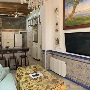 https://pequeno-palacete-calle-santas-patronas.es-andalucia.com